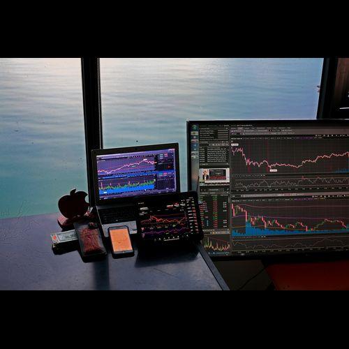 The Options Oracle logo